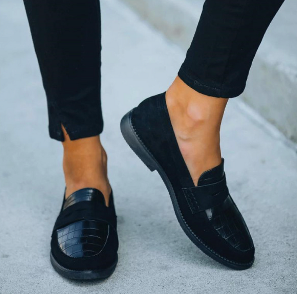 Women’s Black Loafers Crocodile Texture Stylish and Comfortable 3