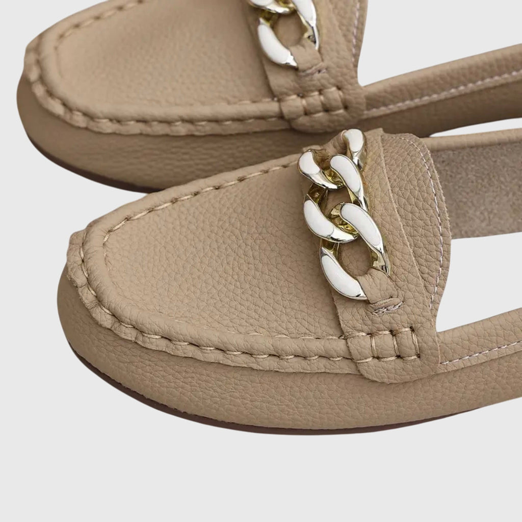 Women’s Chic Loafers with Gold-Chain Detail for Elegant Style 3