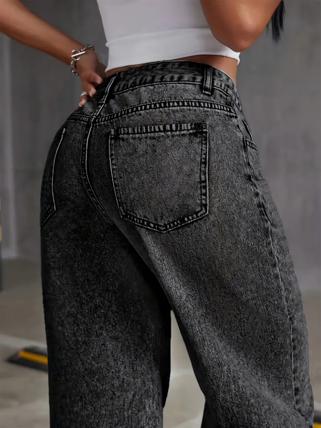 Women’s High-Waisted Wide-Leg Jeans Relaxed Fit for Timeless Style 3