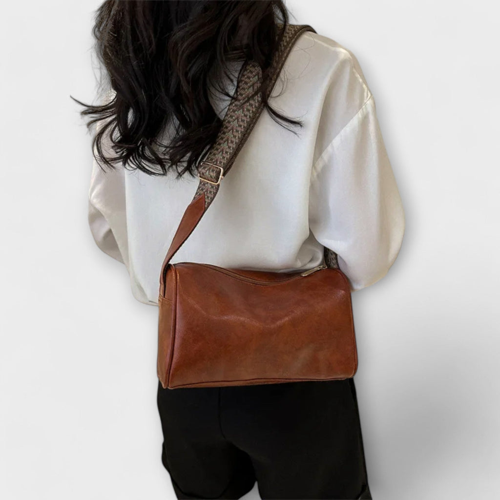 Women’s Leather Crossbody Bag Timeless Black Design 4